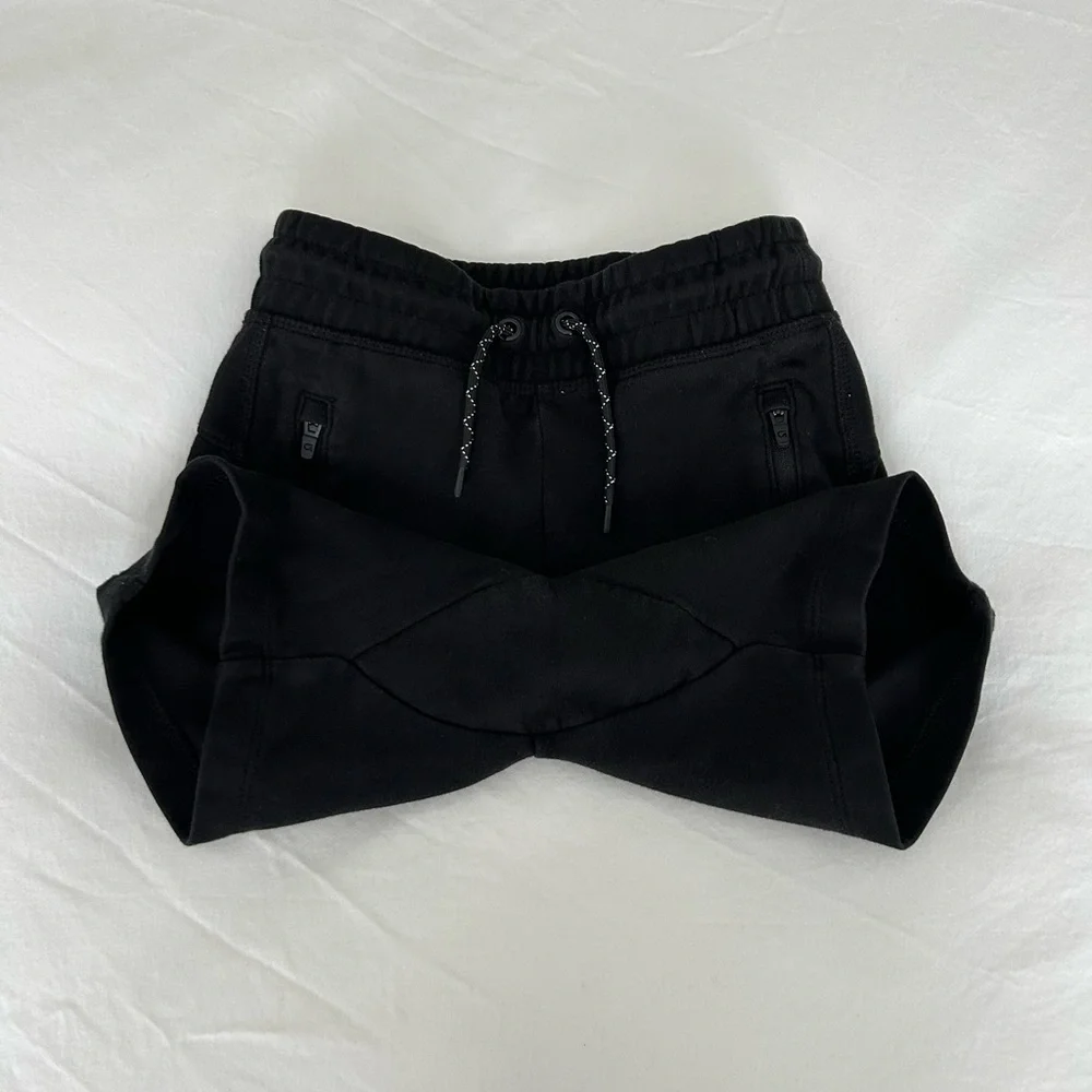 GapFit boy’s black athletic shorts S (6-7) - Picture 2 of 4